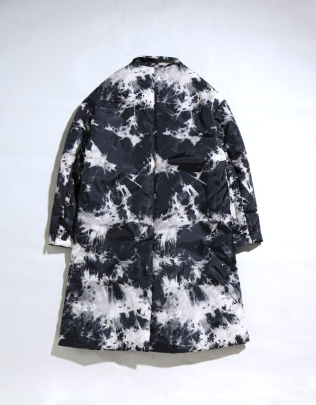 1万円代で購入可能なとっておきコート！色柄入りの「春まで使える 